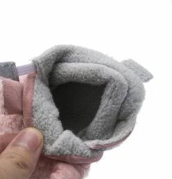 Babyslofjes - Antislip – Fleece Voering - Completebabyuizet - Slofjes Voor Je Baby, Dreumes Voor Jongens En Meisjes – 12-18 Maanden (13cm) - Roze -Goedkope Kleintje Kleding Winkel 1159x1200