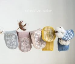 Merkloos Baby Sokken - Set 3 Paar - 6-12 Maanden - Antislip Sokken Baby - Babysokken - Baby Sokjes - Unisex - Kaki/Lichtgrijs/Geel -Goedkope Kleintje Kleding Winkel 1200x1030