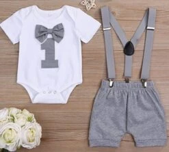 Merkloos 3-delige Set / Eerste Verjaardag / Jongen / Verjaardagsoutfit / 1 Jaar / One / Fotoshoot / Cakesmash / Cake Smash Outfit / Boy / Grijs / Wit / Strik / Maat 80
