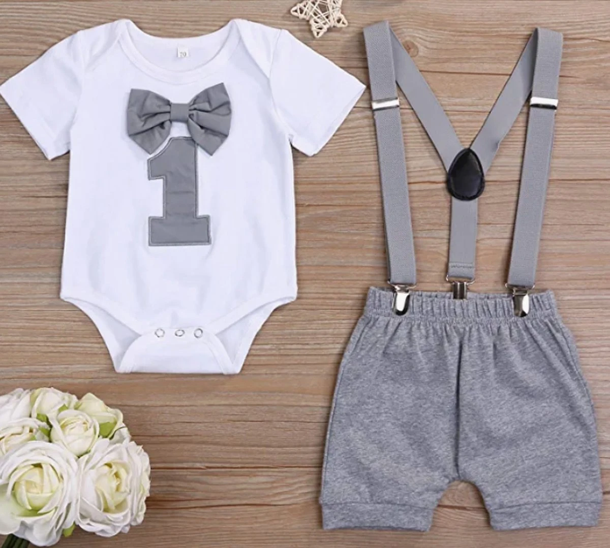 Merkloos 3-delige Set / Eerste Verjaardag / Jongen / Verjaardagsoutfit / 1 Jaar / One / Fotoshoot / Cakesmash / Cake Smash Outfit / Boy / Grijs / Wit / Strik / Maat 80 1 Merkloos 3-delige Set / Eerste Verjaardag / Jongen / Verjaardagsoutfit / 1 Jaar / One / Fotoshoot / Cakesmash / Cake Smash Outfit / Boy / Grijs / Wit / Strik / Maat 80