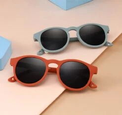 Maesy - Baby Zonnebril Bowi - 1-3 Jaar - Dreumes En Peuter - Flexibel Buigbaar - Verstelbaar Elastiek - Gepolariseerde UV400 Bescherming - Unisex Babyzonnebril Rond - Taupe Bruin -Goedkope Kleintje Kleding Winkel 1200x1127 5