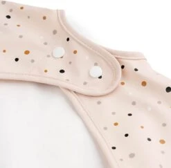 Done By Deer Slabbetje Met Mouwen Happy Dots - Powder 6 Done By Deer Slabbetje Met Mouwen Happy Dots - Powder -Goedkope Kleintje Kleding Winkel 1200x1182 6