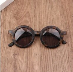 Maesy - Kinderzonnebril Vinny - Zonnebril Voor Kinderen - Peuters - Jongens En Meisjes - UV400 Bescherming - Hippe Retro Bril Rond - Baby Panterprint -Goedkope Kleintje Kleding Winkel 1200x1184 1