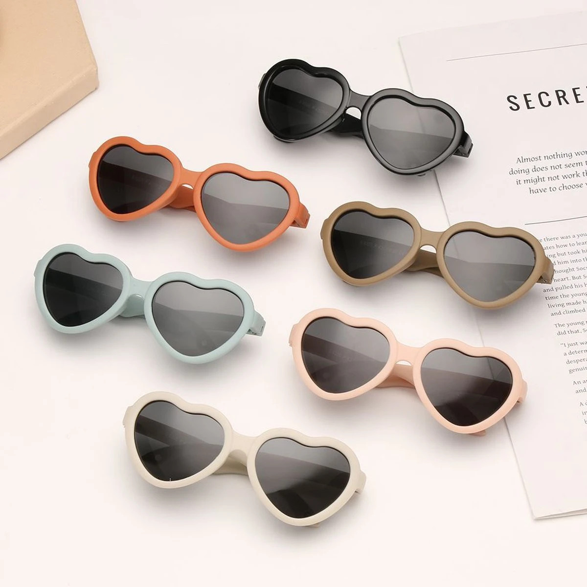 Maesy - Baby Zonnebril Maes - 0-2 Jaar - Flexibel Buigbaar - Verstelbaar Elastiek - Gepolariseerde UV400 Bescherming - Jongens En Meisjes - Hartvormige Babyzonnebril - Licht Roze 7 Maesy - Baby Zonnebril Maes - 0-2 Jaar - Flexibel Buigbaar - Verstelbaar Elastiek - Gepolariseerde UV400 Bescherming - Jongens En Meisjes - Hartvormige Babyzonnebril - Licht Roze - Afbeelding 7