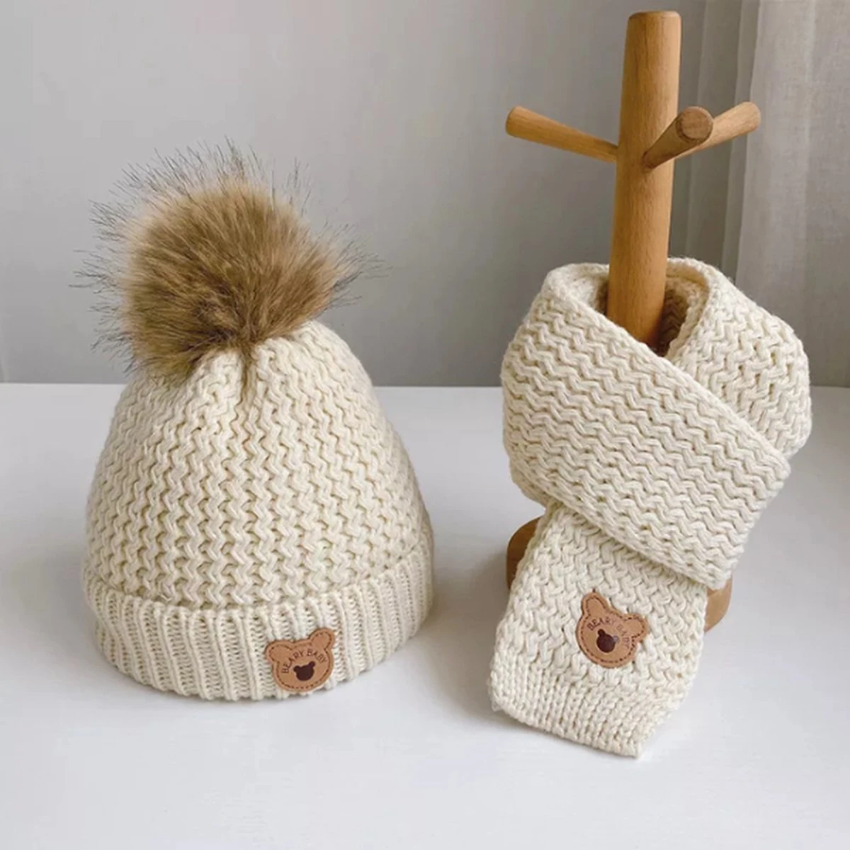 Beary Baby Muts & Sjaal - Baby Muts - Kindermuts - Beanie - Winter - 0 Tot 6 Jaar - Beige 1 Beary Baby Muts & Sjaal - Baby Muts - Kindermuts - Beanie - Winter - 0 Tot 6 Jaar - Beige