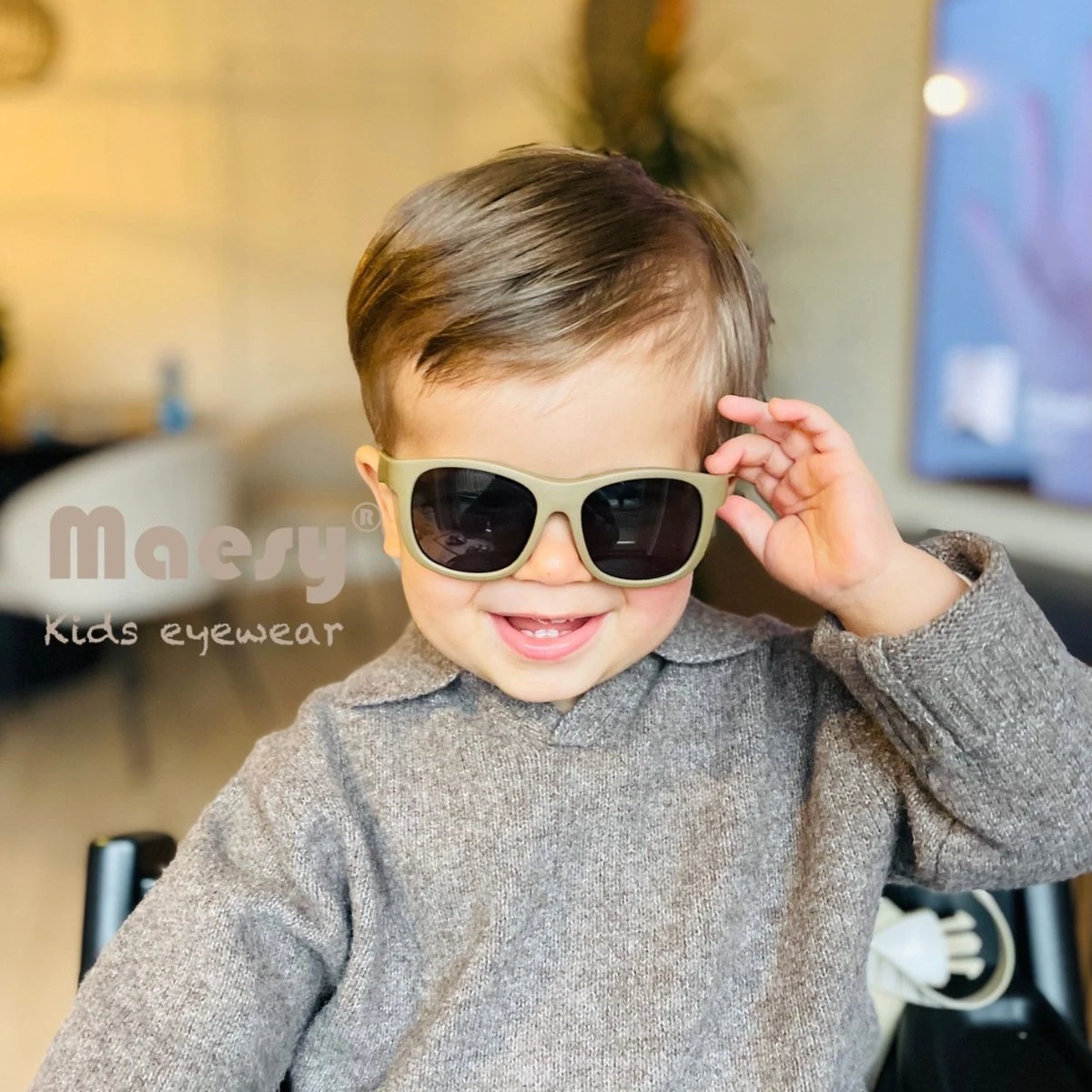 Maesy - Baby Zonnebril Luca - 1-3 Jaar - Dreumes En Peuter - Flexibel Buigbaar - Verstelbaar Elastiek - Gepolariseerde UV400 Bescherming - Unisex Babyzonnebril Vierkant - Zwart 3 Maesy - Baby Zonnebril Luca - 1-3 Jaar - Dreumes En Peuter - Flexibel Buigbaar - Verstelbaar Elastiek - Gepolariseerde UV400 Bescherming - Unisex Babyzonnebril Vierkant - Zwart - Afbeelding 3