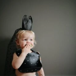 Mushie Siliconen Baby Slabbetje Met Opvangbakje | Shifting Sand | BPA Ftalaatvrij| Afwasbaar 34 Mushie Siliconen Baby Slabbetje Met Opvangbakje | Shifting Sand | BPA Ftalaatvrij| Afwasbaar -Goedkope Kleintje Kleding Winkel 1200x1200 400