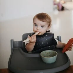 Mushie Siliconen Baby Slabber Met Opvangbakje - Woodchuck -Goedkope Kleintje Kleding Winkel 1200x1200 444