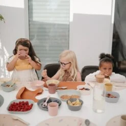 Mushie Siliconen Baby Slabber Met Opvangbakje - Woodchuck -Goedkope Kleintje Kleding Winkel 1200x1200 450