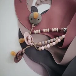 Mushie Siliconen Baby Slabbetje Met Opvangbakje |Cambridge Blue | BPA Ftalaatvrij| Afwasbaar -Goedkope Kleintje Kleding Winkel 1200x1200 534