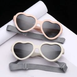 Maesy - Baby Zonnebril Maes - 0-2 Jaar - Flexibel Buigbaar - Verstelbaar Elastiek - Gepolariseerde UV400 Bescherming - Jongens En Meisjes - Hartvormige Babyzonnebril - Taupe Bruin 19 Maesy - Baby Zonnebril Maes - 0-2 Jaar - Flexibel Buigbaar - Verstelbaar Elastiek - Gepolariseerde UV400 Bescherming - Jongens En Meisjes - Hartvormige Babyzonnebril - Taupe Bruin -Goedkope Kleintje Kleding Winkel 1200x1200 55