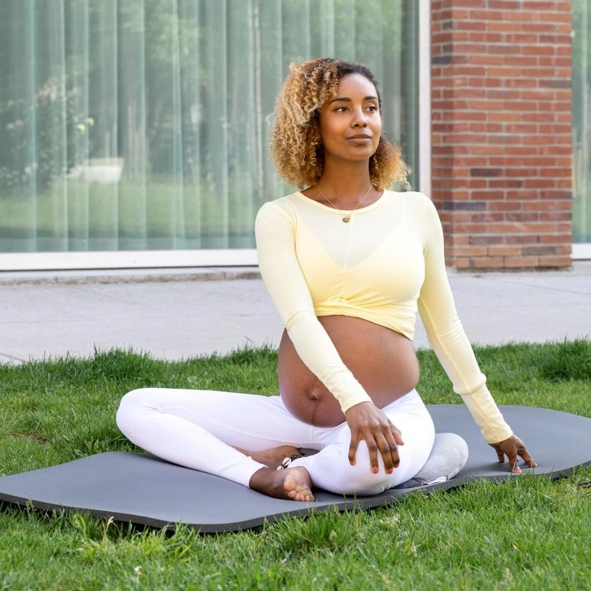 Doomoo On The Go - Zwangerschapskussen Met Geïntegreerde Zak - Grey 12 Doomoo On The Go - Zwangerschapskussen Met Geïntegreerde Zak - Grey - Afbeelding 12