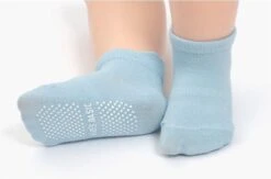 Merkloos 6 Paar - Stevige Antislip Sokken Effen Blauw Grijs (1-3 Jaar) - Jongens Baby En Dreumes Enkelsokjes Anti Slip - Maat 21-24 -Goedkope Kleintje Kleding Winkel 1200x794