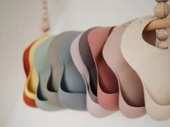 Mushie Siliconen Baby Slabber Met Opvangbakje - Woodchuck -Goedkope Kleintje Kleding Winkel 1200x900 33