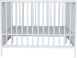 Prénatal Basis Babybox – In Hoogte Verstelbare Kinderbox – Stevige Baby Box –– Ronde Spijlen - 100 X 75 Cm – Wit