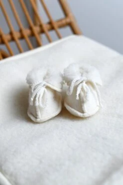 WOLLIES Amsterdam Baby Slofjes - 100% Merino Wol - Wit - 9,5cm - Maat 17 -Goedkope Kleintje Kleding Winkel 799x1200 3