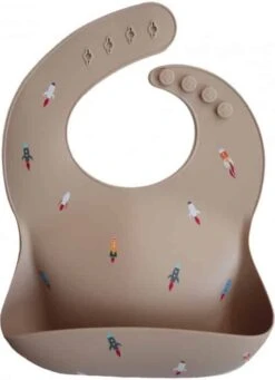 Mushie Siliconen Baby Slabbetje Met Opvangbakje | Retro Cars | BPA Ftalaatvrij| Afwasbaar -Goedkope Kleintje Kleding Winkel 870x1200 1