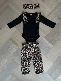 Merkloos Panterprint Setje Baby Meisje - 3 Delig - Haarband - Broekje - Rompertje - Zwart - Maat 74 - Newborn Kleding - Babykleding - Baby Meisje Cadeau 9 Merkloos Panterprint Setje Baby Meisje - 3 Delig - Haarband - Broekje - Rompertje - Zwart - Maat 74 - Newborn Kleding - Babykleding - Baby Meisje Cadeau -Goedkope Kleintje Kleding Winkel 899x1200 14