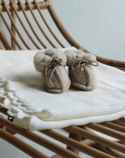 Goedkope Kleintje Kleding Winkel 6 WOLLIES Amsterdam Baby Slofjes Ecru - 100% Merino Wol - 10,3 Cm - Maat 17